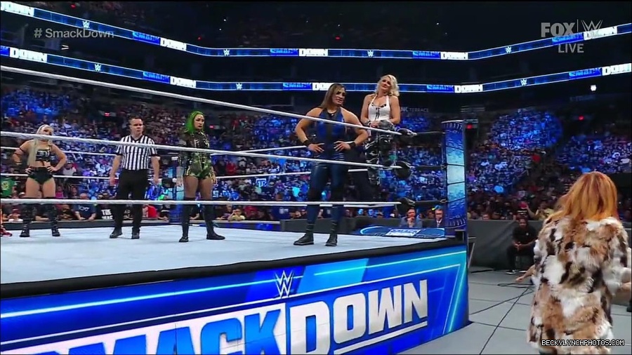 WWE_Friday_Night_Smackdown_1st_July_2022_720p_WEBRip_h264_mp4_002597197.jpg