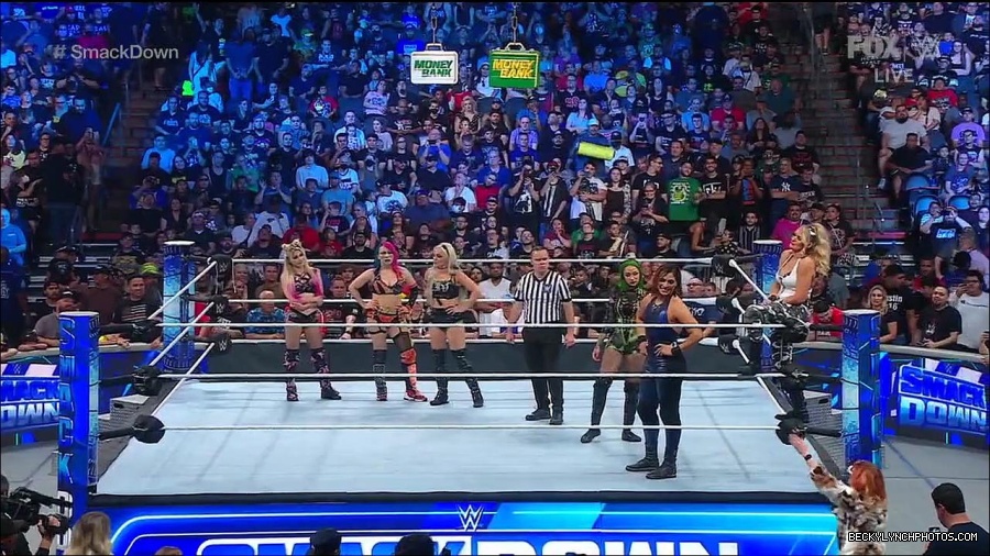 WWE_Friday_Night_Smackdown_1st_July_2022_720p_WEBRip_h264_mp4_002601602.jpg
