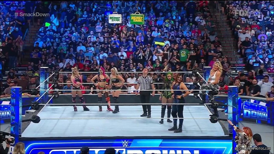 WWE_Friday_Night_Smackdown_1st_July_2022_720p_WEBRip_h264_mp4_002602002.jpg