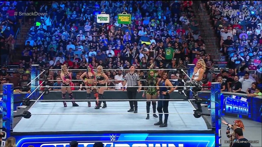 WWE_Friday_Night_Smackdown_1st_July_2022_720p_WEBRip_h264_mp4_002602403.jpg