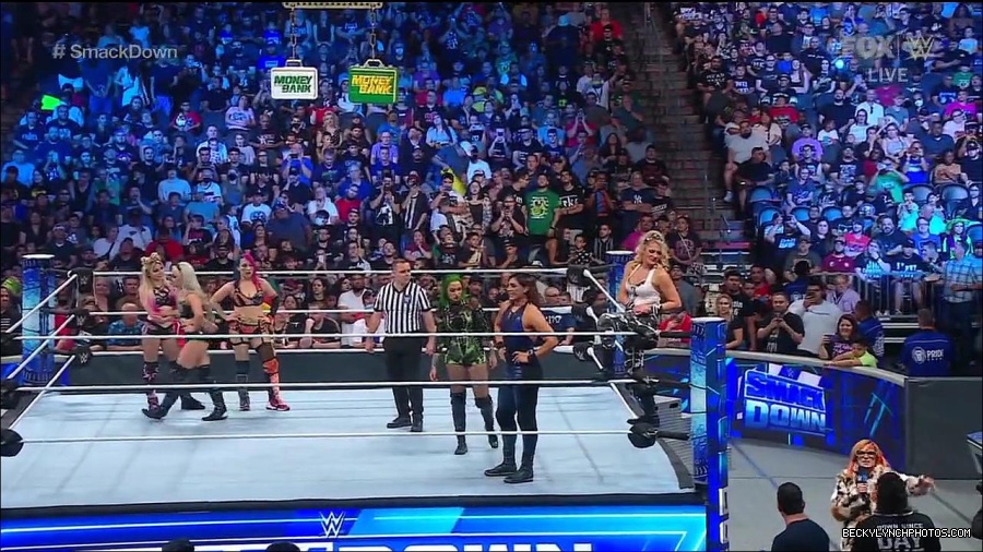 WWE_Friday_Night_Smackdown_1st_July_2022_720p_WEBRip_h264_mp4_002604004.jpg