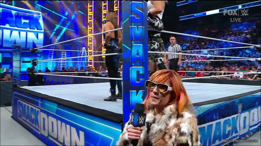 WWE_Friday_Night_Smackdown_1st_July_2022_720p_WEBRip_h264_mp4_002604405.jpg