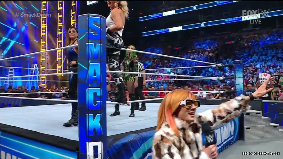 WWE_Friday_Night_Smackdown_1st_July_2022_720p_WEBRip_h264_mp4_002605606.jpg