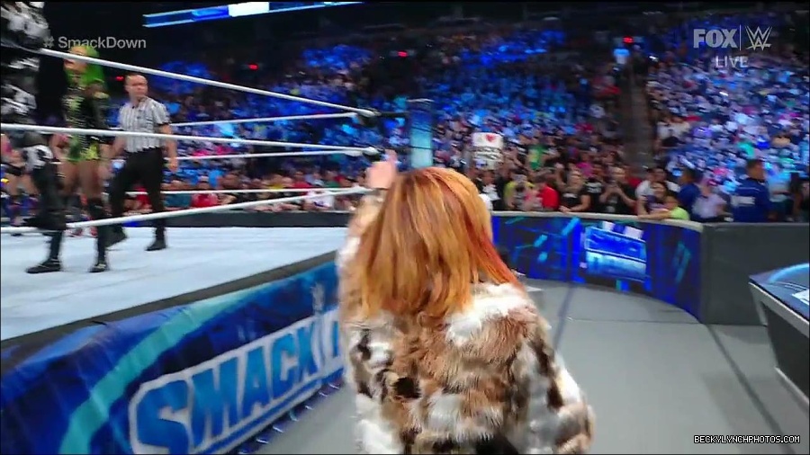 WWE_Friday_Night_Smackdown_1st_July_2022_720p_WEBRip_h264_mp4_002606407.jpg