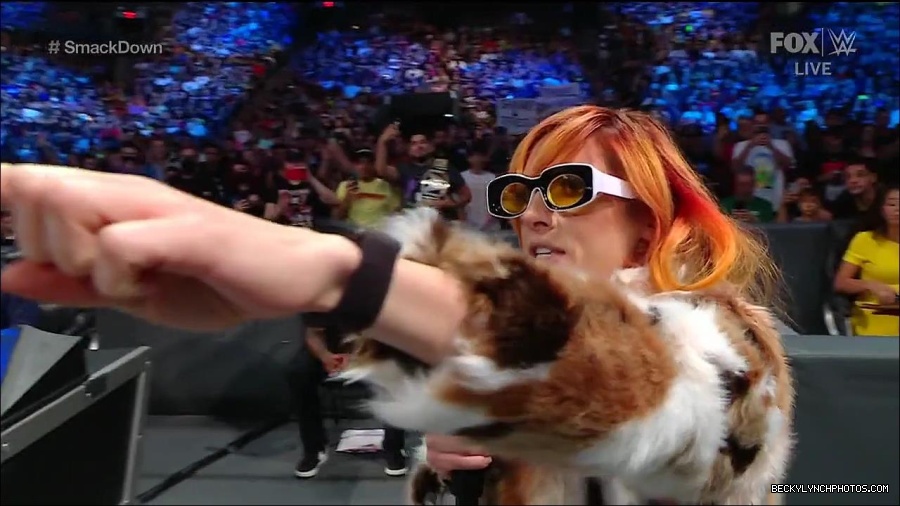 WWE_Friday_Night_Smackdown_1st_July_2022_720p_WEBRip_h264_mp4_002609610.jpg