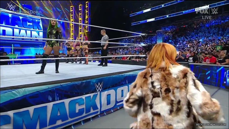 WWE_Friday_Night_Smackdown_1st_July_2022_720p_WEBRip_h264_mp4_002618419.jpg