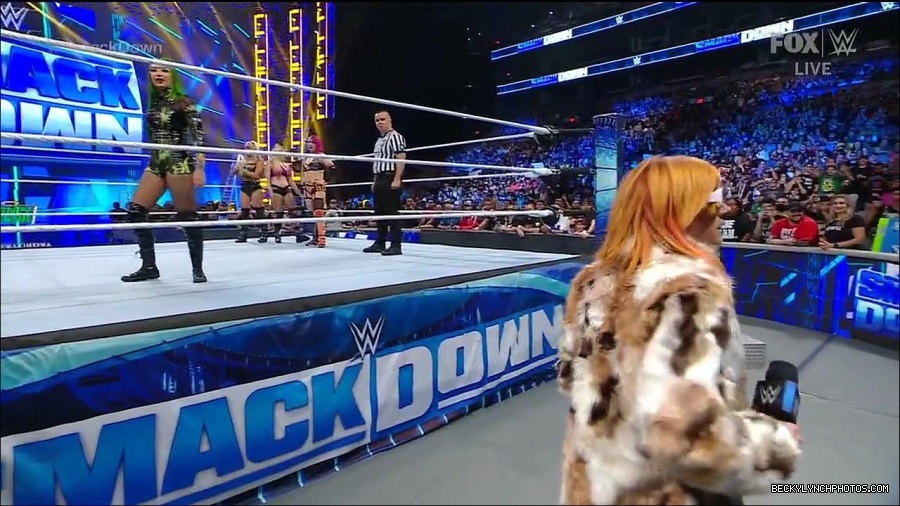 WWE_Friday_Night_Smackdown_1st_July_2022_720p_WEBRip_h264_mp4_002618819.jpg