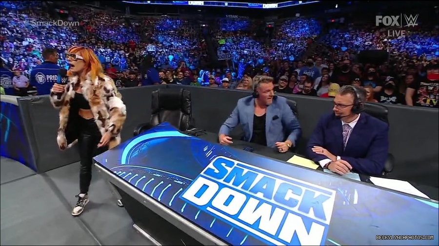 WWE_Friday_Night_Smackdown_1st_July_2022_720p_WEBRip_h264_mp4_002631231.jpg
