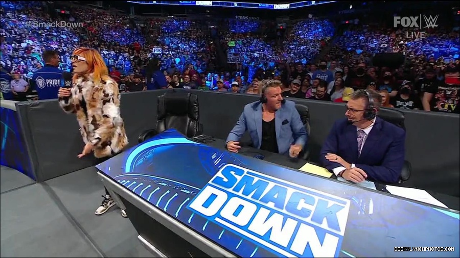 WWE_Friday_Night_Smackdown_1st_July_2022_720p_WEBRip_h264_mp4_002631632.jpg
