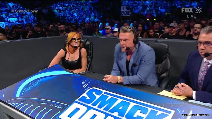 WWE_Friday_Night_Smackdown_1st_July_2022_720p_WEBRip_h264_mp4_002963291.jpg