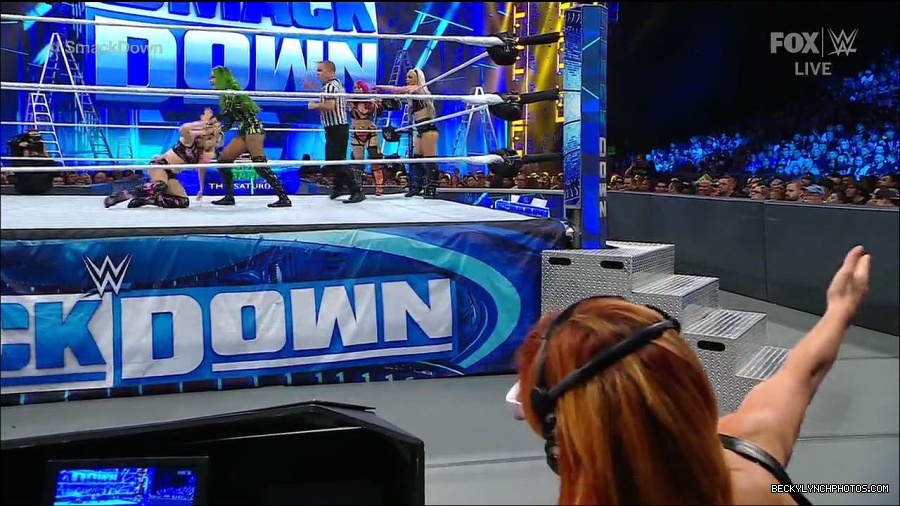 WWE_Friday_Night_Smackdown_1st_July_2022_720p_WEBRip_h264_mp4_003033762.jpg