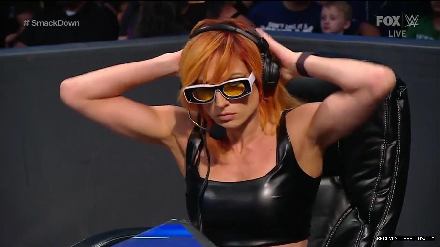 WWE_Friday_Night_Smackdown_1st_July_2022_720p_WEBRip_h264_mp4_003190101.jpg