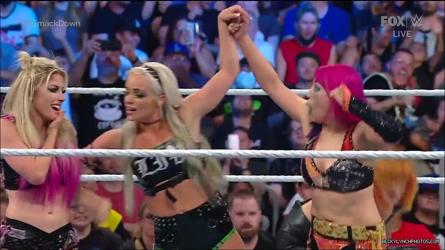 WWE_Friday_Night_Smackdown_1st_July_2022_720p_WEBRip_h264_mp4_003279791.jpg