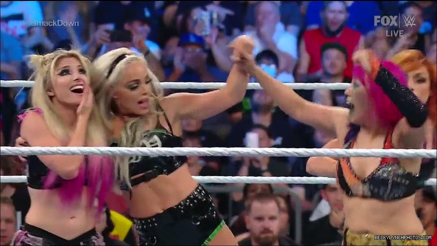 WWE_Friday_Night_Smackdown_1st_July_2022_720p_WEBRip_h264_mp4_003280191.jpg