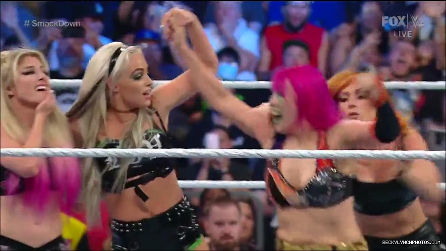 WWE_Friday_Night_Smackdown_1st_July_2022_720p_WEBRip_h264_mp4_003280591.jpg