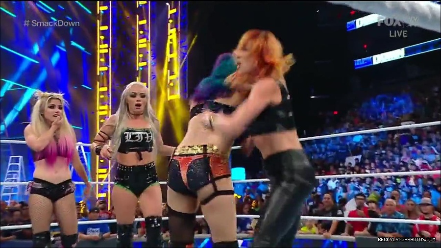 WWE_Friday_Night_Smackdown_1st_July_2022_720p_WEBRip_h264_mp4_003282193.jpg