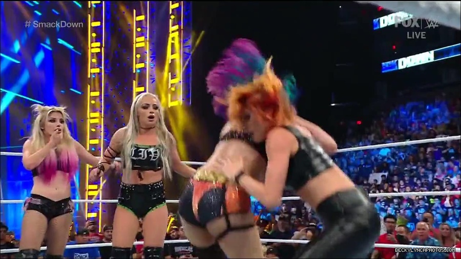 WWE_Friday_Night_Smackdown_1st_July_2022_720p_WEBRip_h264_mp4_003282593.jpg