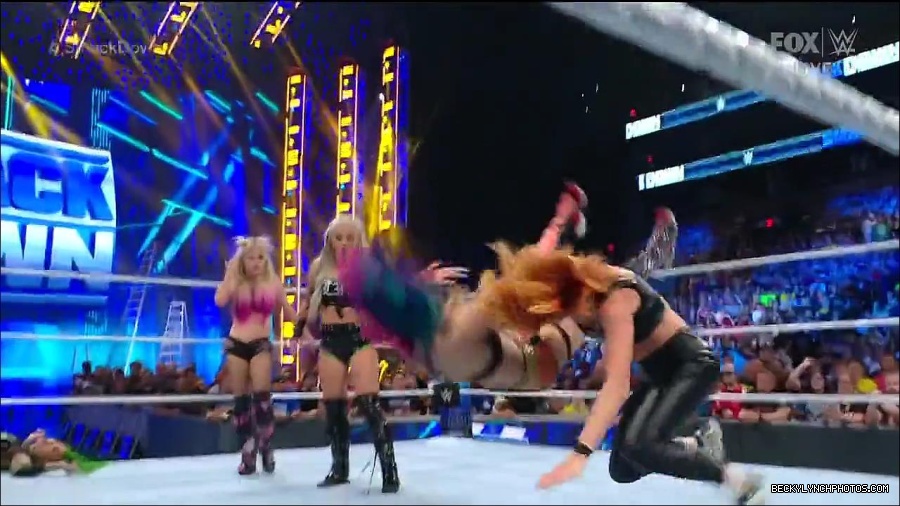 WWE_Friday_Night_Smackdown_1st_July_2022_720p_WEBRip_h264_mp4_003283394.jpg