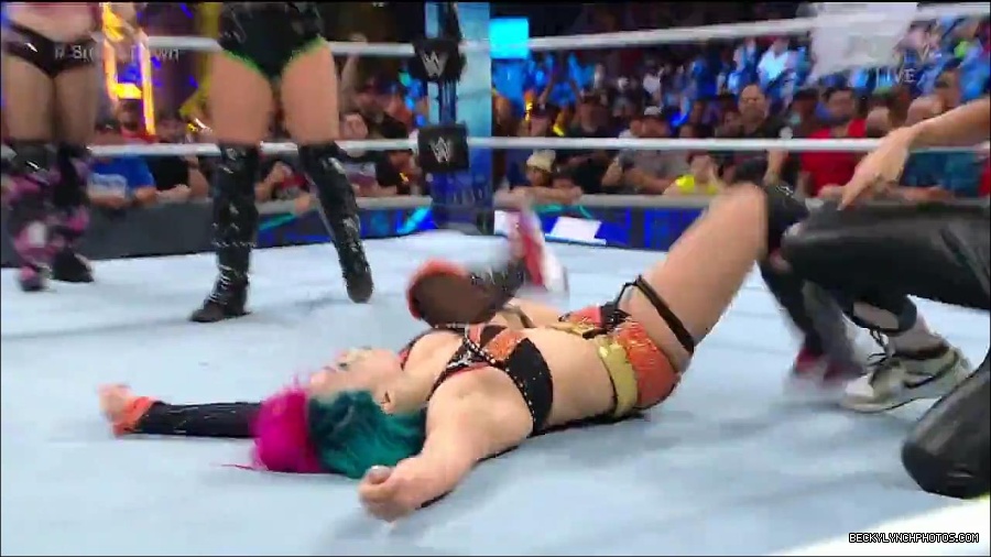 WWE_Friday_Night_Smackdown_1st_July_2022_720p_WEBRip_h264_mp4_003284195.jpg