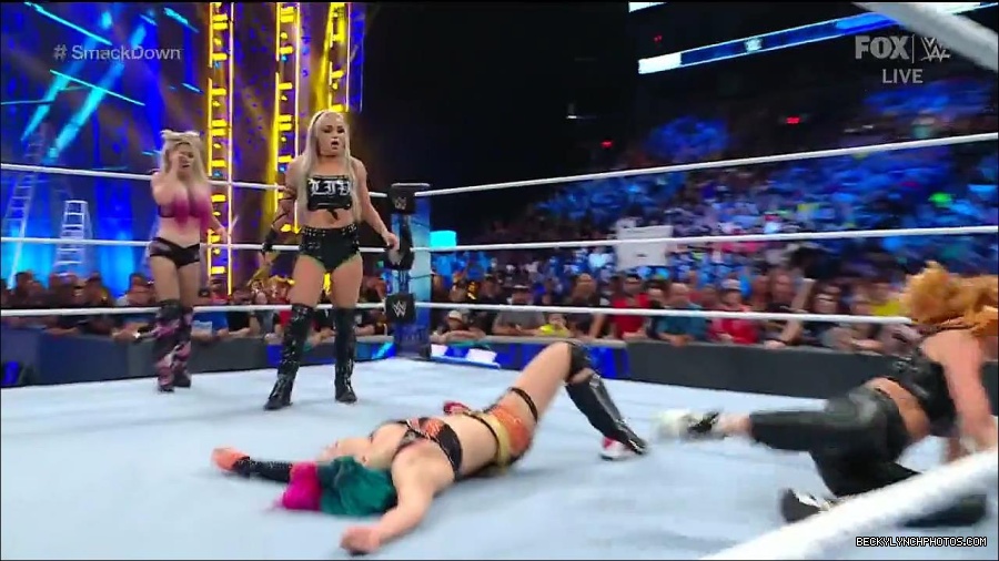 WWE_Friday_Night_Smackdown_1st_July_2022_720p_WEBRip_h264_mp4_003284595.jpg