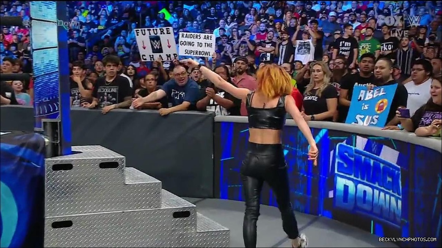 WWE_Friday_Night_Smackdown_1st_July_2022_720p_WEBRip_h264_mp4_003287799.jpg