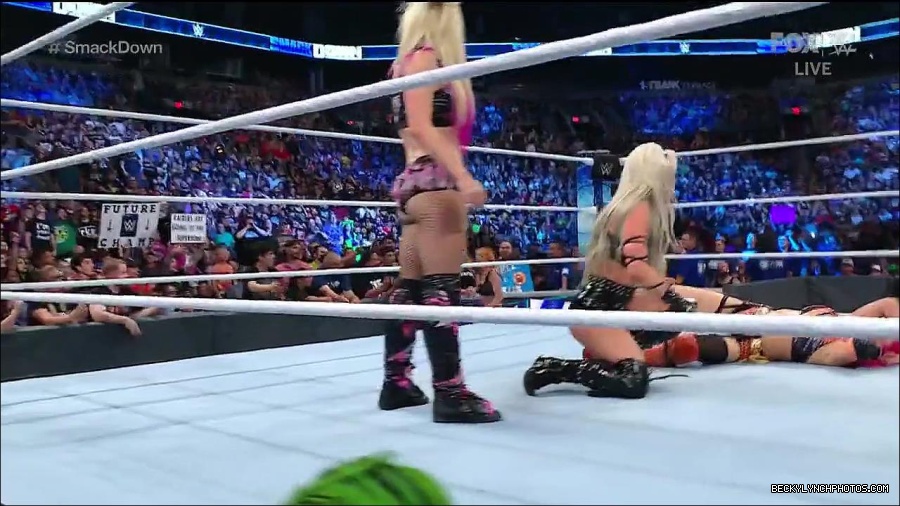 WWE_Friday_Night_Smackdown_1st_July_2022_720p_WEBRip_h264_mp4_003289000.jpg