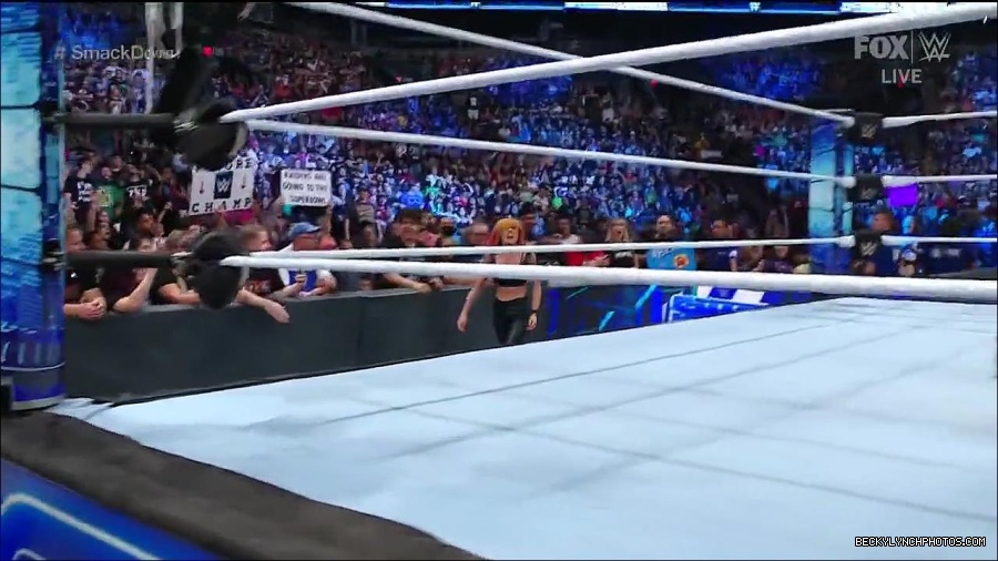 WWE_Friday_Night_Smackdown_1st_July_2022_720p_WEBRip_h264_mp4_003290201.jpg