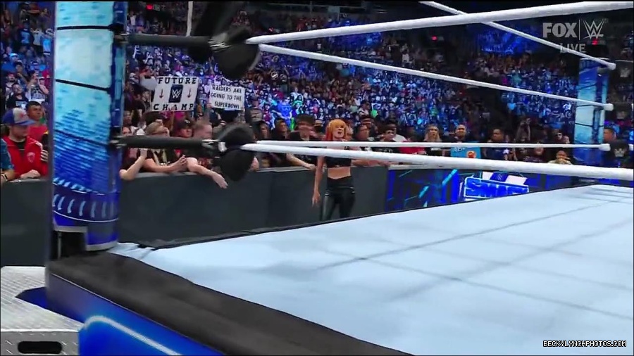 WWE_Friday_Night_Smackdown_1st_July_2022_720p_WEBRip_h264_mp4_003290601.jpg