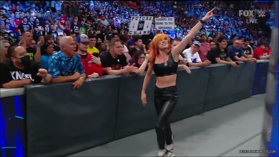 WWE_Friday_Night_Smackdown_1st_July_2022_720p_WEBRip_h264_mp4_003292203.jpg