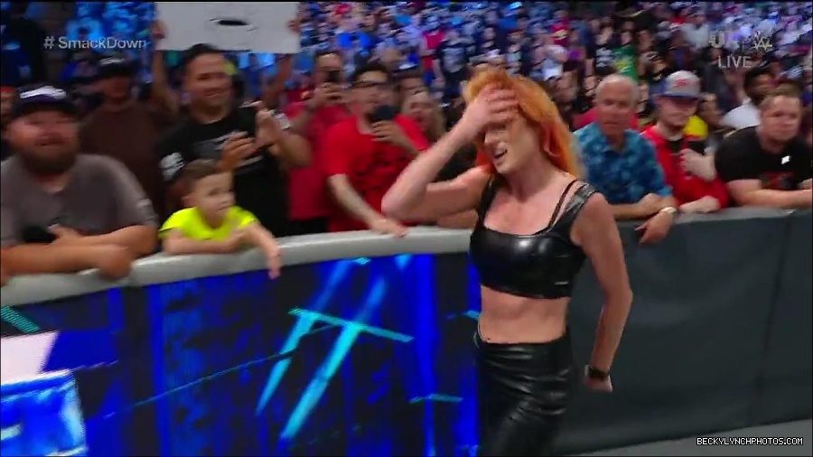 WWE_Friday_Night_Smackdown_1st_July_2022_720p_WEBRip_h264_mp4_003293404.jpg