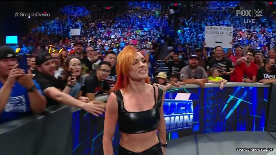 WWE_Friday_Night_Smackdown_1st_July_2022_720p_WEBRip_h264_mp4_003295406.jpg