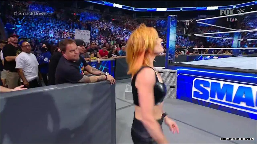 WWE_Friday_Night_Smackdown_1st_July_2022_720p_WEBRip_h264_mp4_003297008.jpg