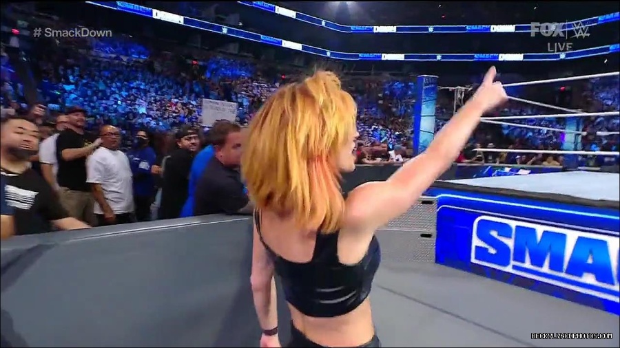 WWE_Friday_Night_Smackdown_1st_July_2022_720p_WEBRip_h264_mp4_003297408.jpg