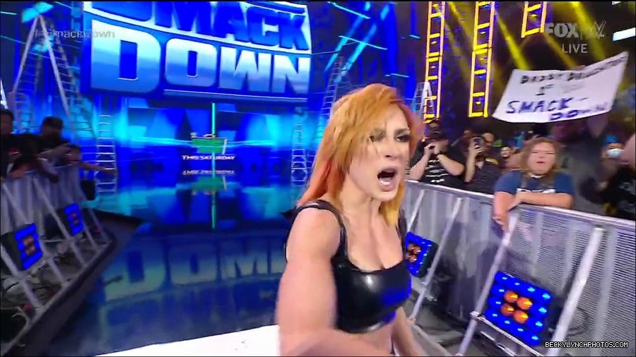 WWE_Friday_Night_Smackdown_1st_July_2022_720p_WEBRip_h264_mp4_003299410.jpg