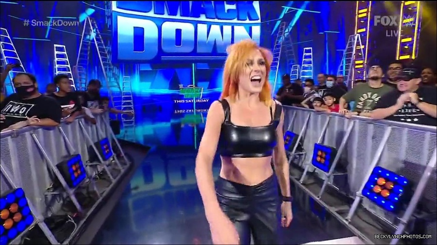 WWE_Friday_Night_Smackdown_1st_July_2022_720p_WEBRip_h264_mp4_003300211.jpg