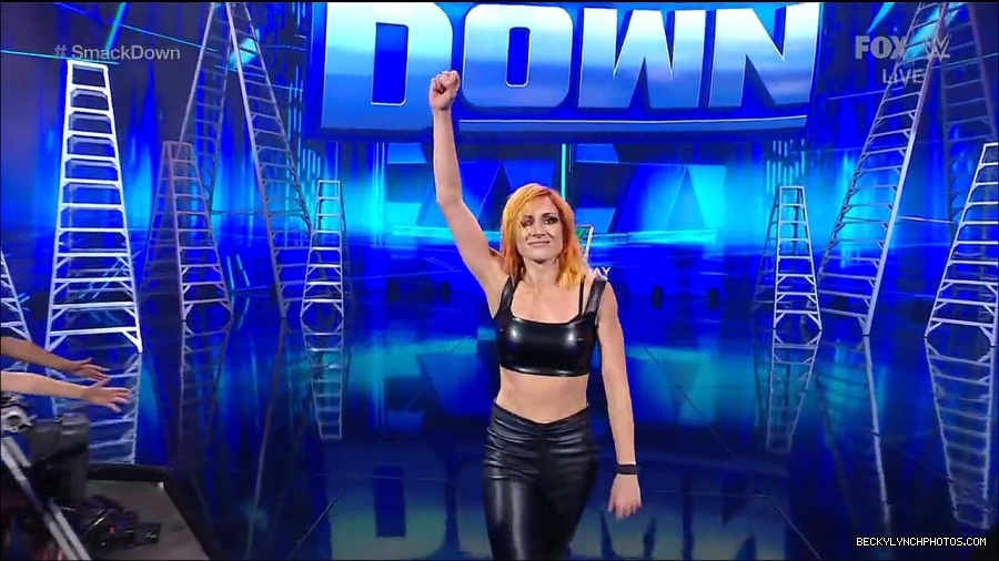 WWE_Friday_Night_Smackdown_1st_July_2022_720p_WEBRip_h264_mp4_003303414.jpg