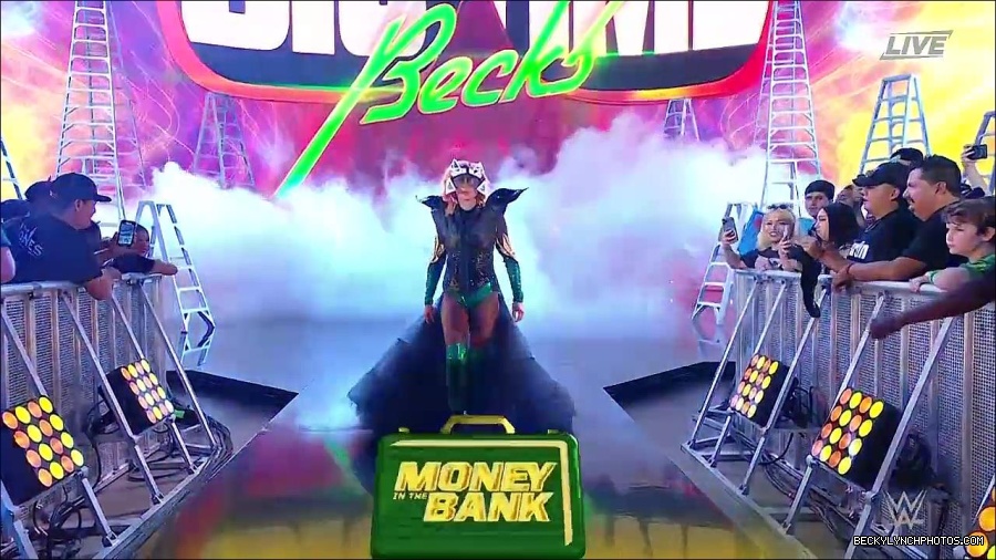 WWE_Money_In_The_Bank_2022_720p_WEB_h264-HEEL_mp4_000330321.jpg