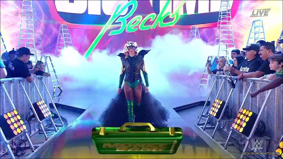 WWE_Money_In_The_Bank_2022_720p_WEB_h264-HEEL_mp4_000330721.jpg