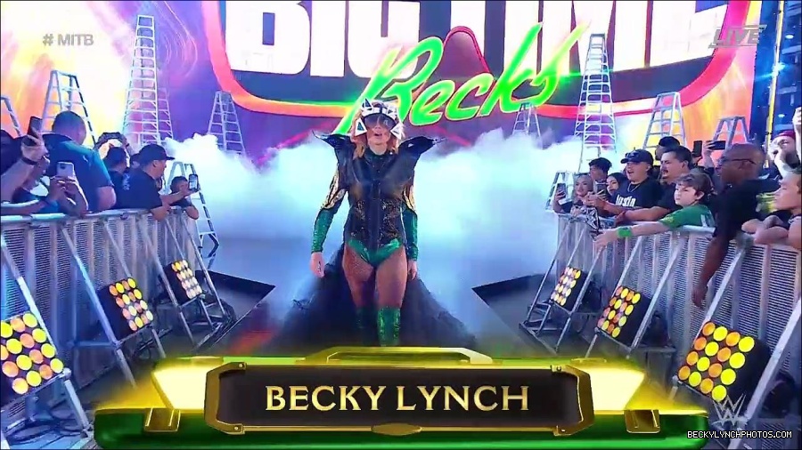 WWE_Money_In_The_Bank_2022_720p_WEB_h264-HEEL_mp4_000332321.jpg