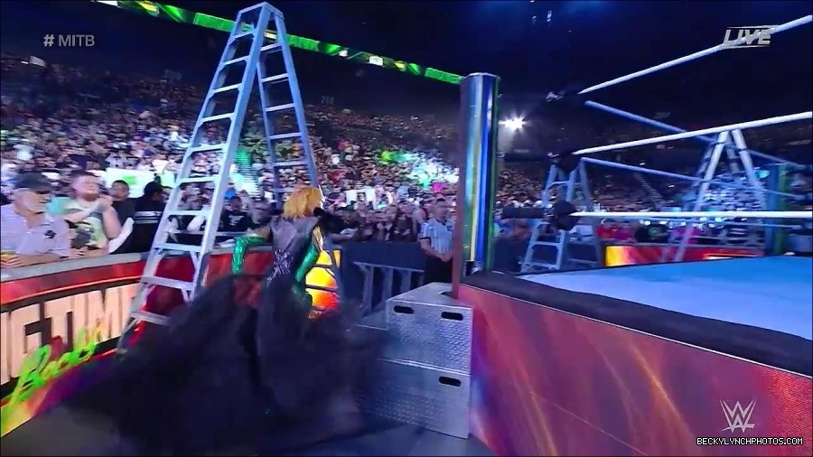 WWE_Money_In_The_Bank_2022_720p_WEB_h264-HEEL_mp4_000341921.jpg