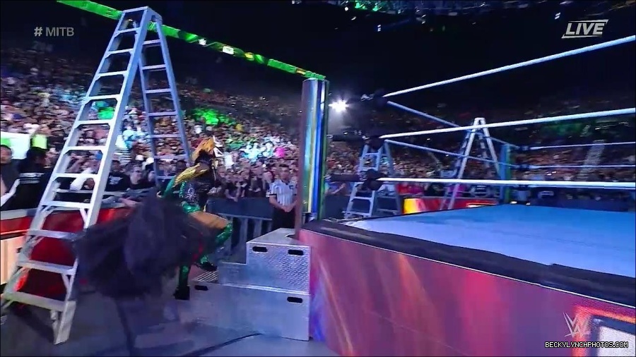WWE_Money_In_The_Bank_2022_720p_WEB_h264-HEEL_mp4_000342321.jpg