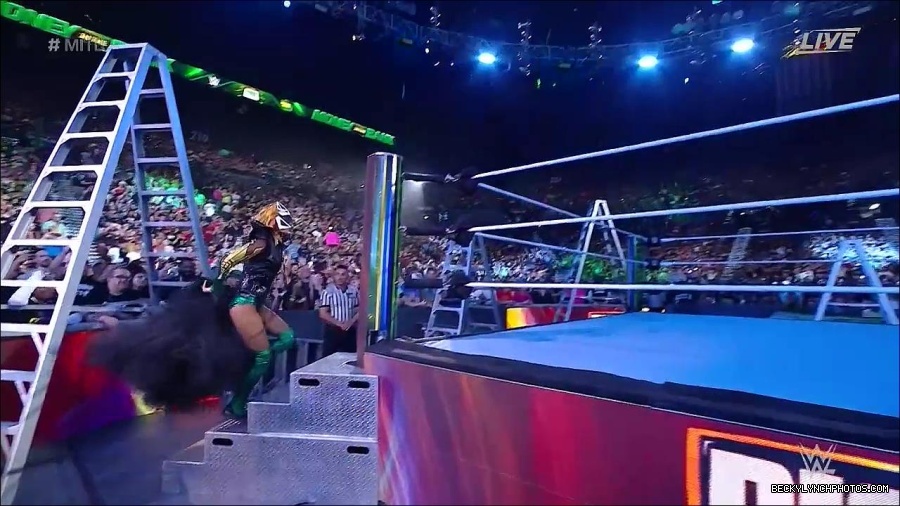 WWE_Money_In_The_Bank_2022_720p_WEB_h264-HEEL_mp4_000342721.jpg