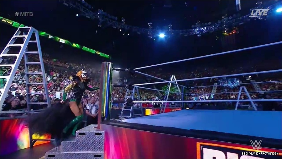 WWE_Money_In_The_Bank_2022_720p_WEB_h264-HEEL_mp4_000343121.jpg