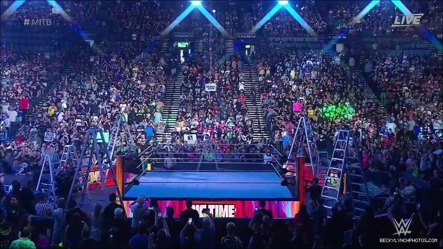 WWE_Money_In_The_Bank_2022_720p_WEB_h264-HEEL_mp4_000344721.jpg