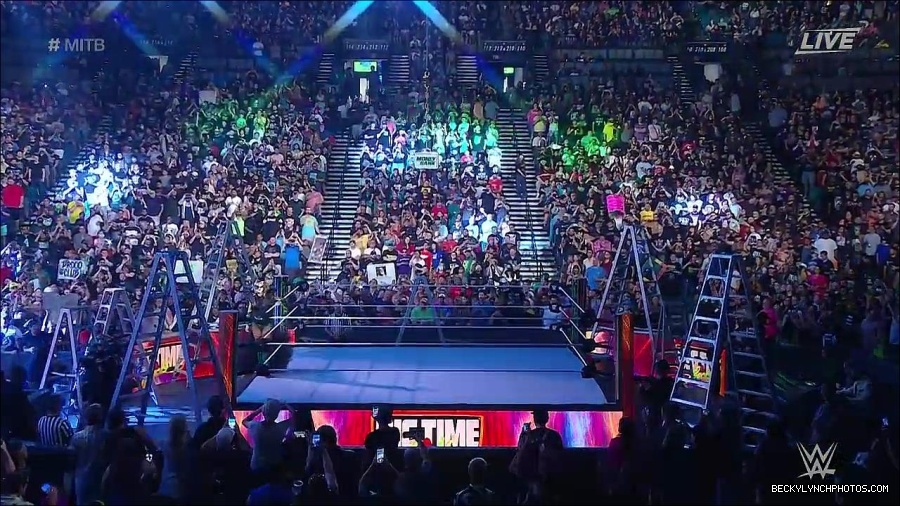 WWE_Money_In_The_Bank_2022_720p_WEB_h264-HEEL_mp4_000346321.jpg