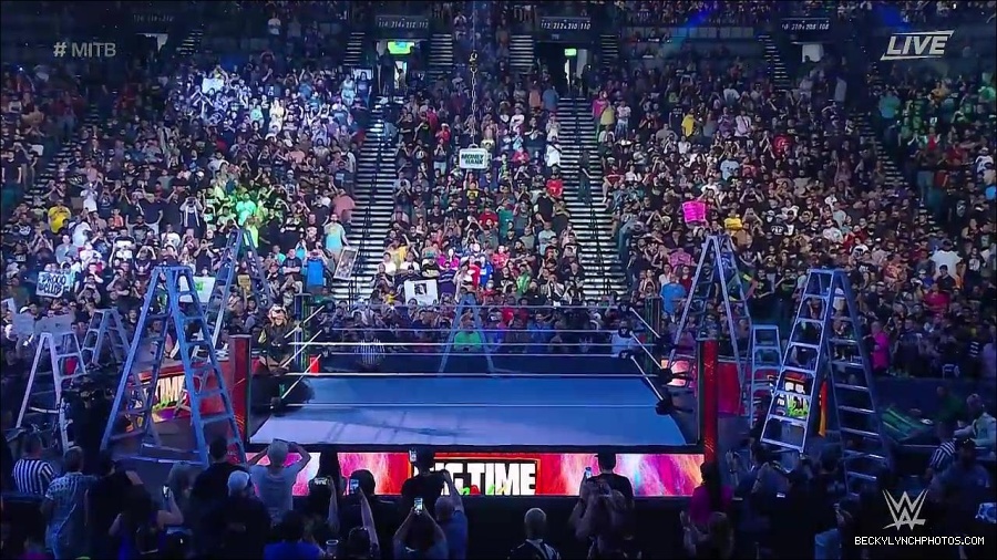 WWE_Money_In_The_Bank_2022_720p_WEB_h264-HEEL_mp4_000347521.jpg