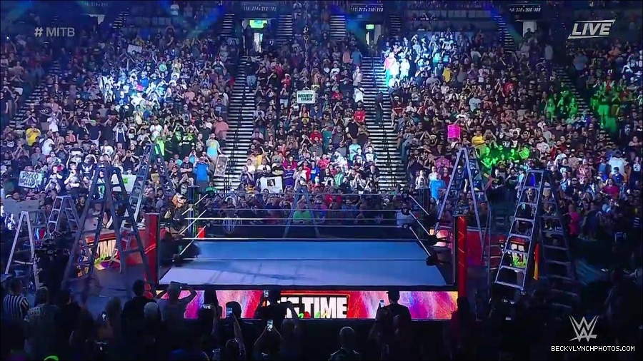 WWE_Money_In_The_Bank_2022_720p_WEB_h264-HEEL_mp4_000347921.jpg