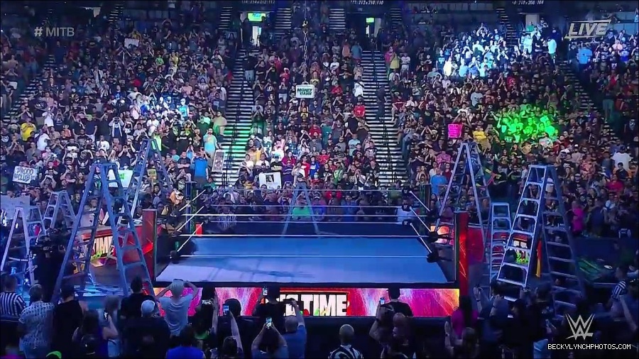 WWE_Money_In_The_Bank_2022_720p_WEB_h264-HEEL_mp4_000348321.jpg