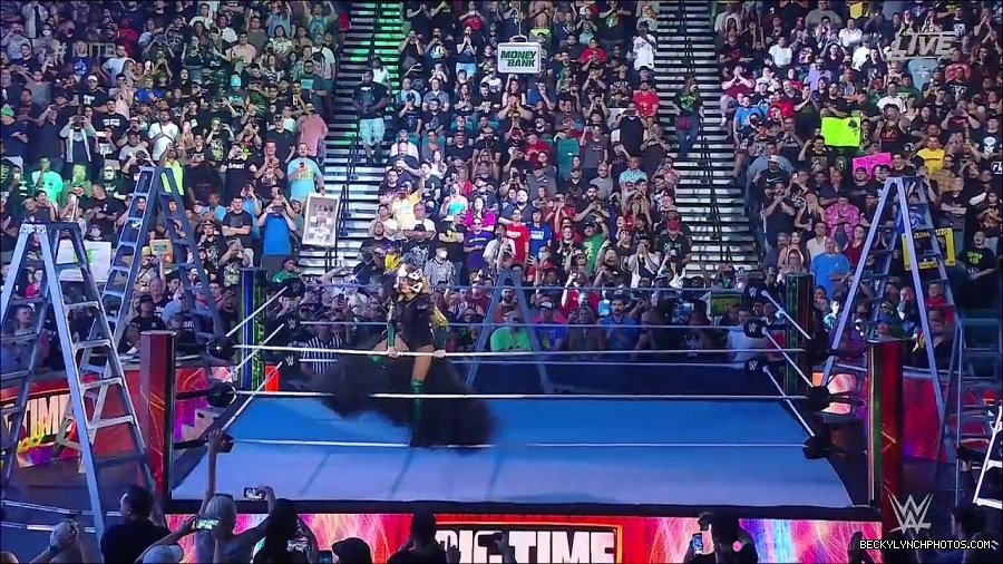 WWE_Money_In_The_Bank_2022_720p_WEB_h264-HEEL_mp4_000357121.jpg