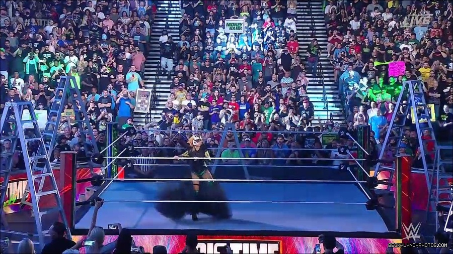 WWE_Money_In_The_Bank_2022_720p_WEB_h264-HEEL_mp4_000357921.jpg
